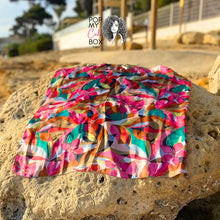 Load image into Gallery viewer, Grand foulard satiné chic 70x70cm 4 saisons - POPMYCURLS BOX PARIS