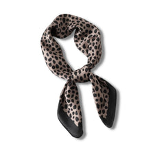 Load image into Gallery viewer, Grand foulard satiné chic 70x70cm 4 saisons - POPMYCURLS BOX PARIS