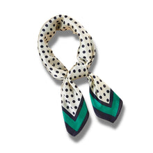 Load image into Gallery viewer, Grand foulard satiné chic 70x70cm 4 saisons - POPMYCURLS BOX PARIS