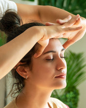 Load image into Gallery viewer, Formation Massage Ayurvédique (tête, nuque, épaules) par un Maitre ayurvédique