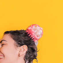 Load image into Gallery viewer, Brosse massante cuir chevelu Scalp brush innovation - POPMYCURLS BOX PARIS